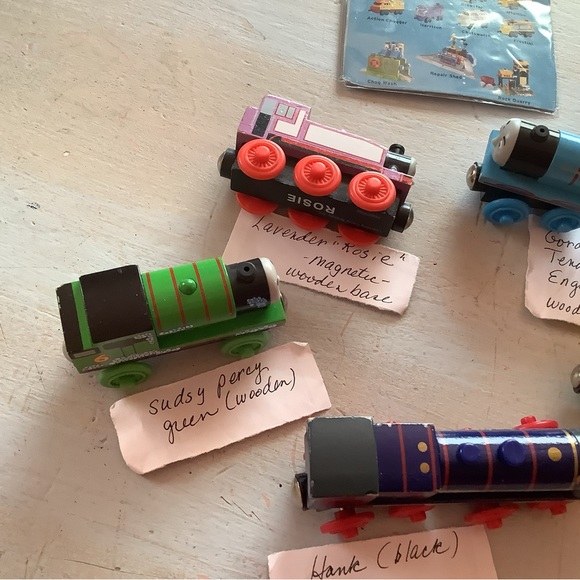 Thomas the train..13 pieces..EUC..all magnetic - Picture 2 of 6